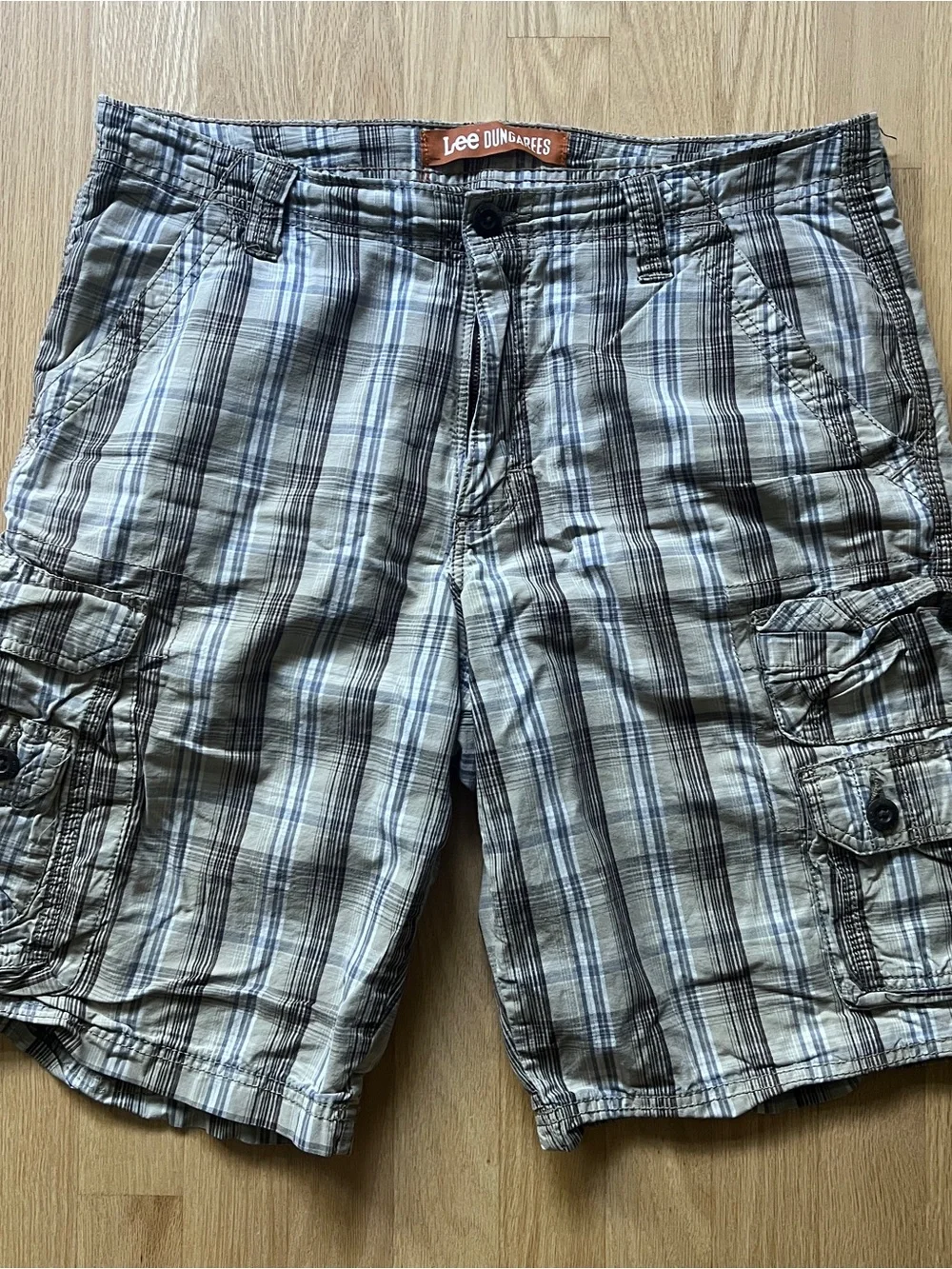 Lee Dungarees Men's Cargo Shorts Beige Plaid 100% Cotton Pockets Size 32
